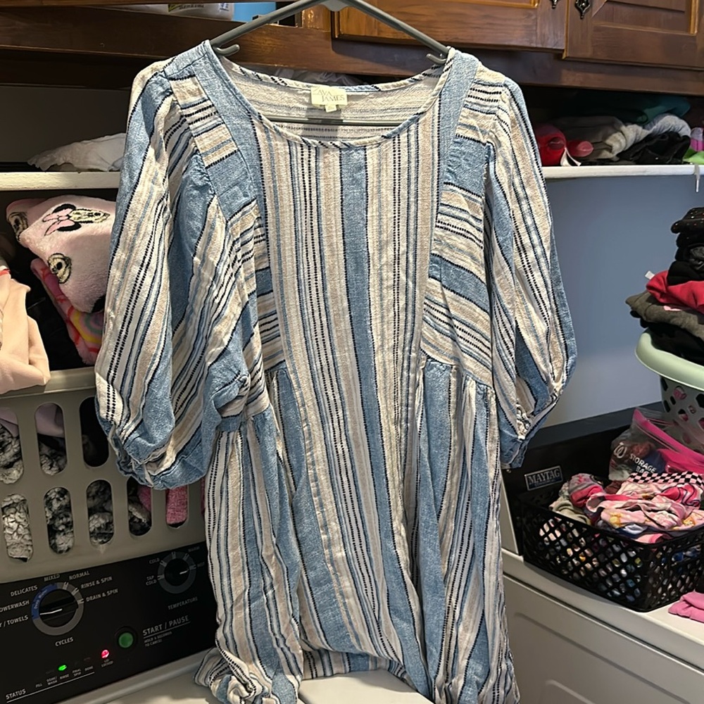 Ava James XL top